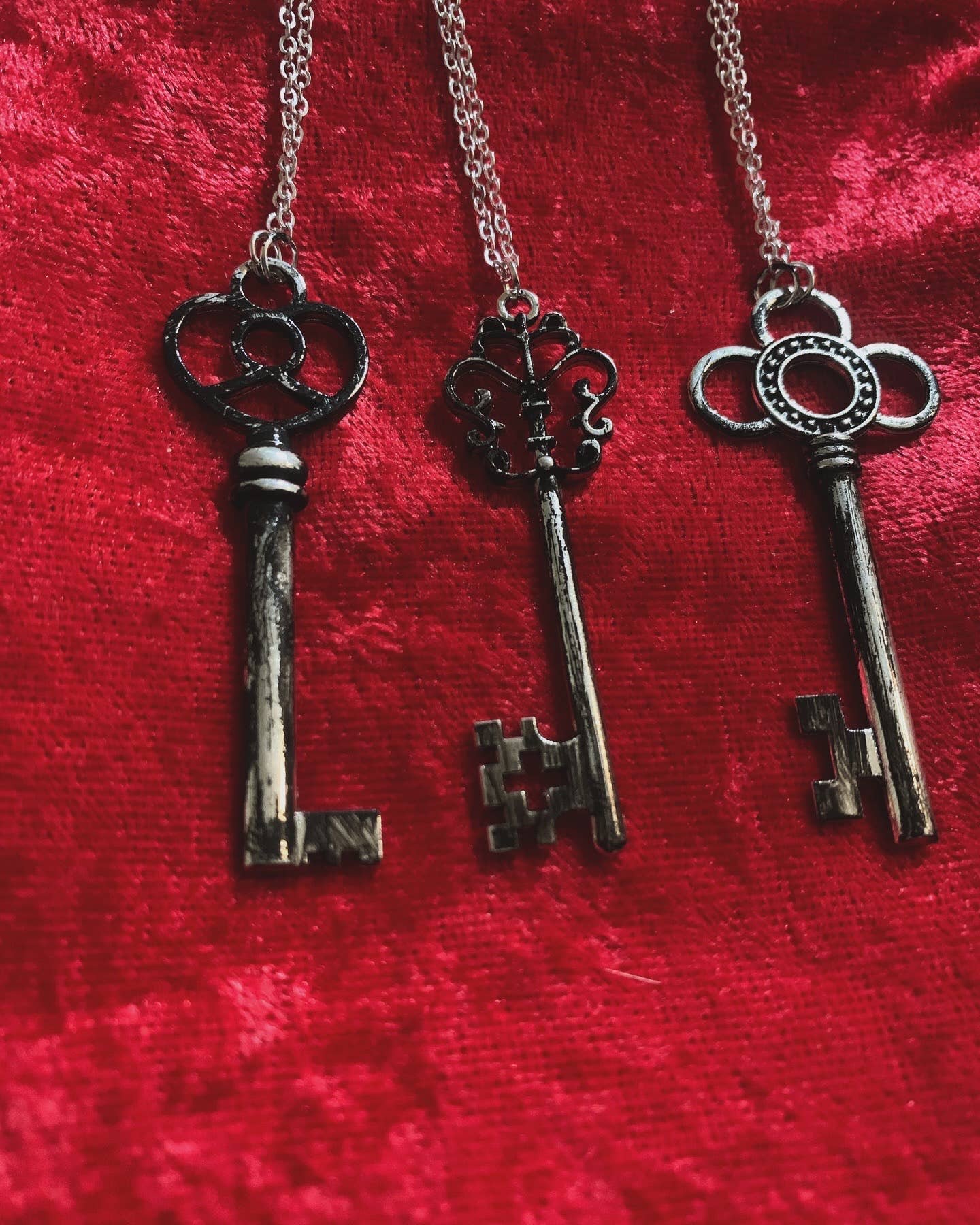 Antiqued Silver Skeleton Key necklace : Heart shaped