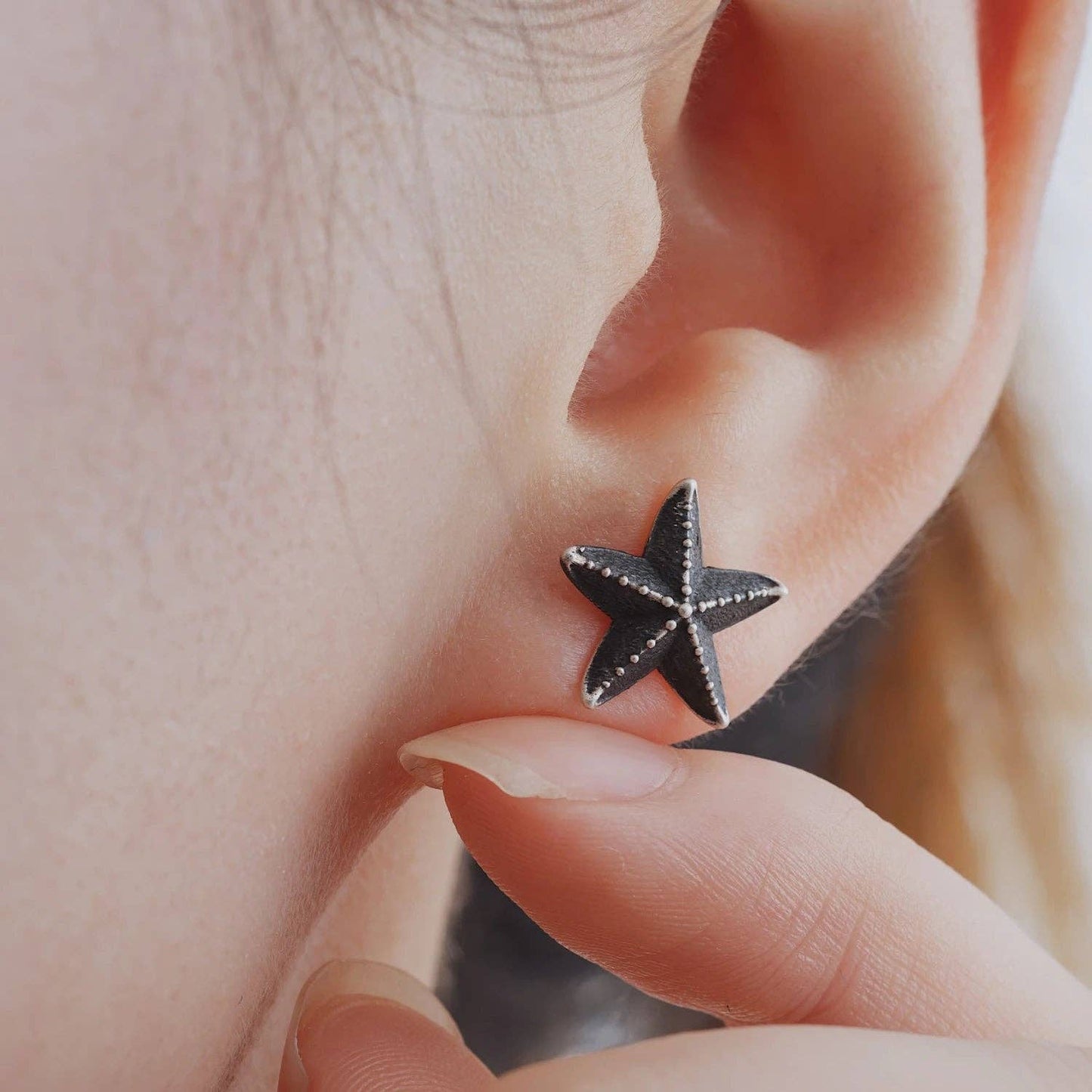 Coppertist.wu - Starfish Earrings: Oxidized Silver