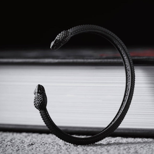 Amphisbaena Bracelet: Black / 8"