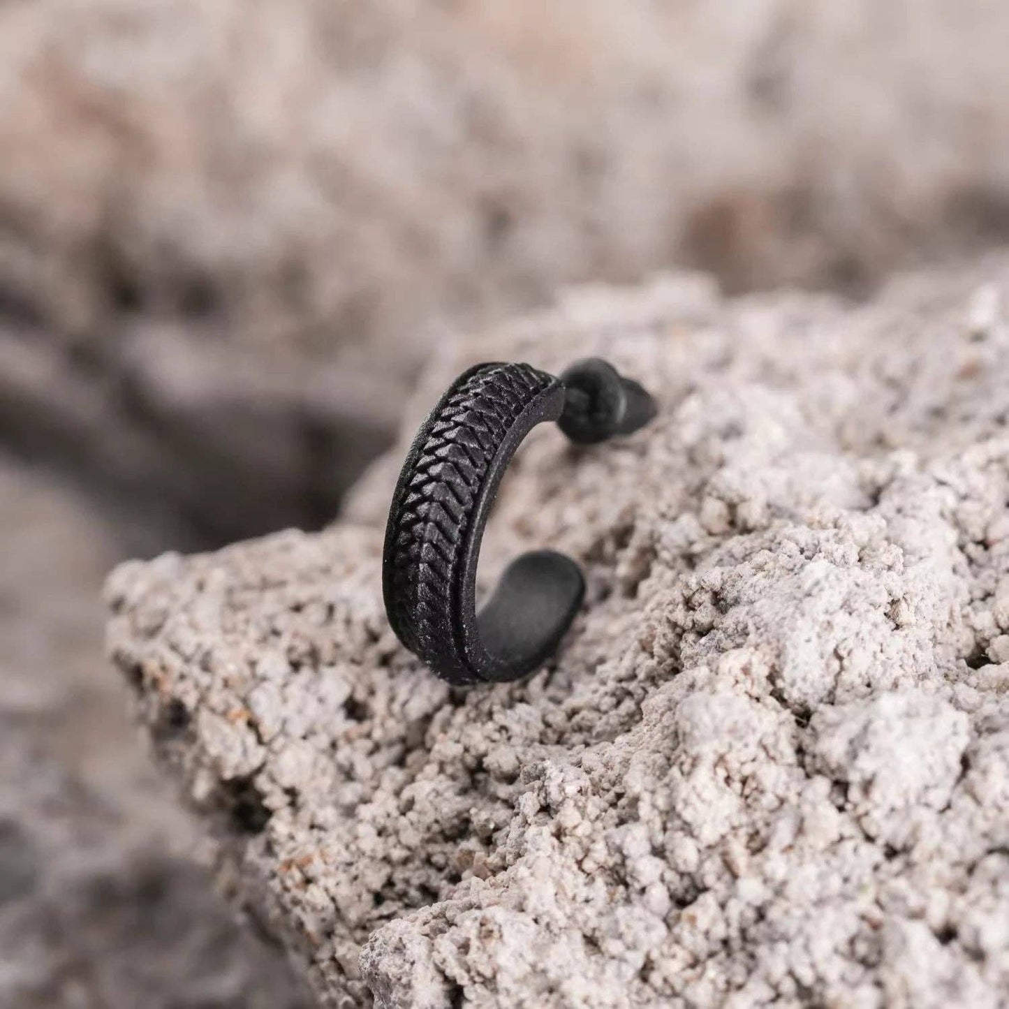 Snake Scale Stud Earrings: Black