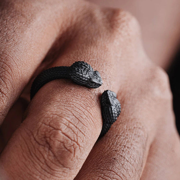 Amphisbaena Ring: Black / 9