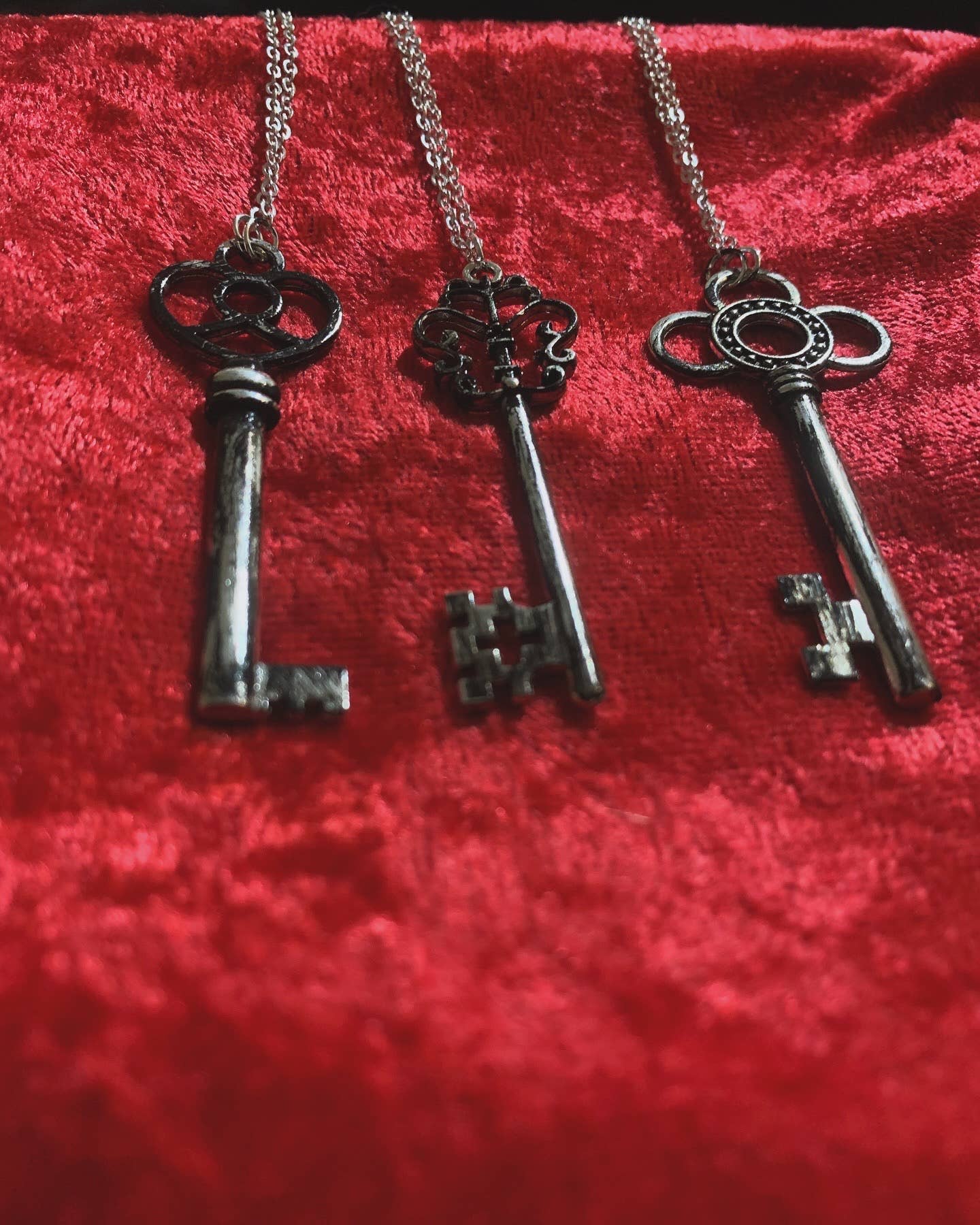 Antiqued Silver Skeleton Key necklace : Heart shaped