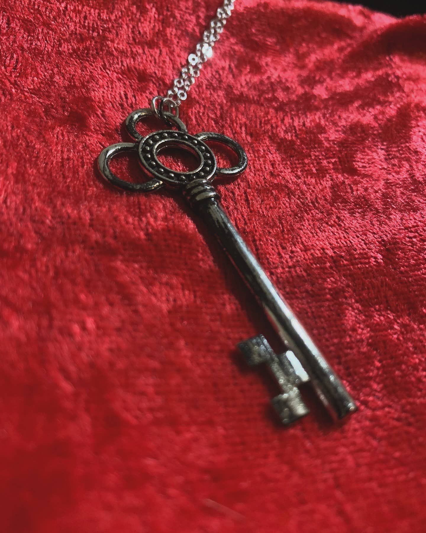 Antiqued Silver Skeleton Key necklace : Heart shaped