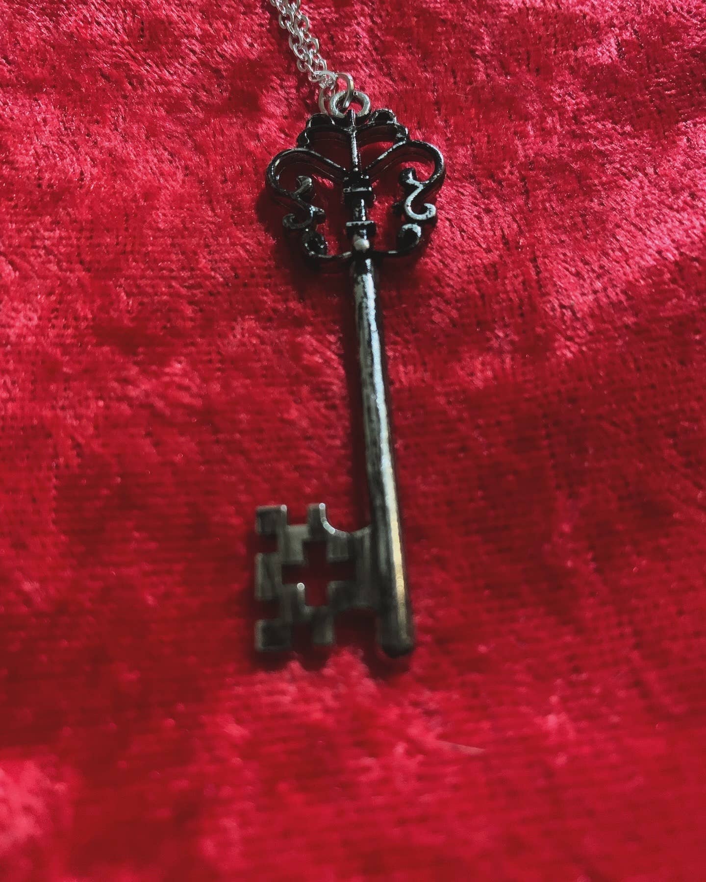 Antiqued Silver Skeleton Key necklace : Heart shaped