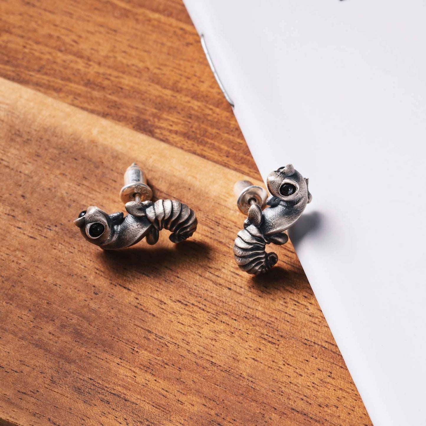 Coppertist.wu - Knob Tail Gecko Earrings: Oxidized Silver