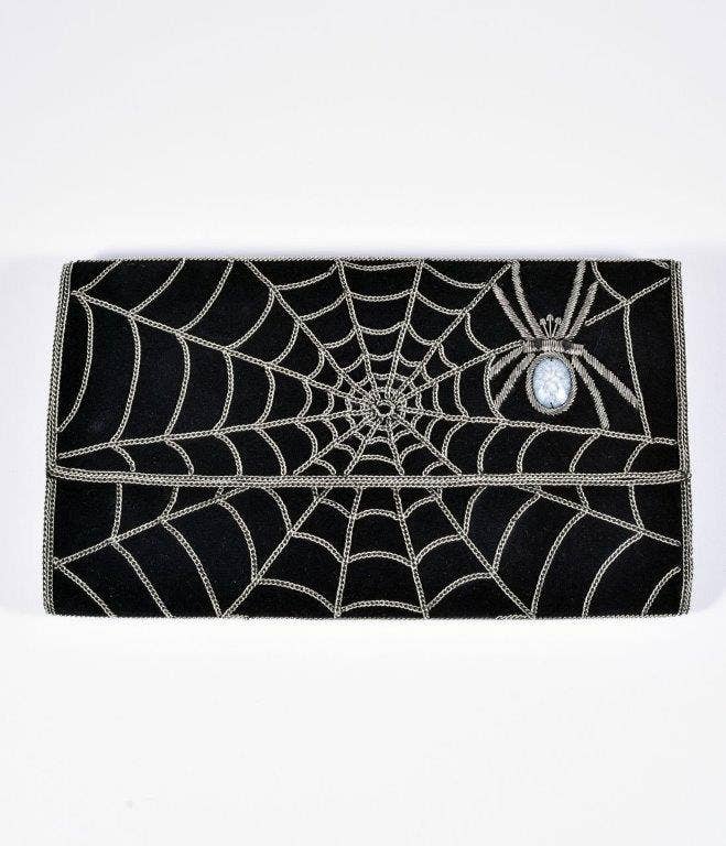 Ricki designs - A SPIDER CLUTCH