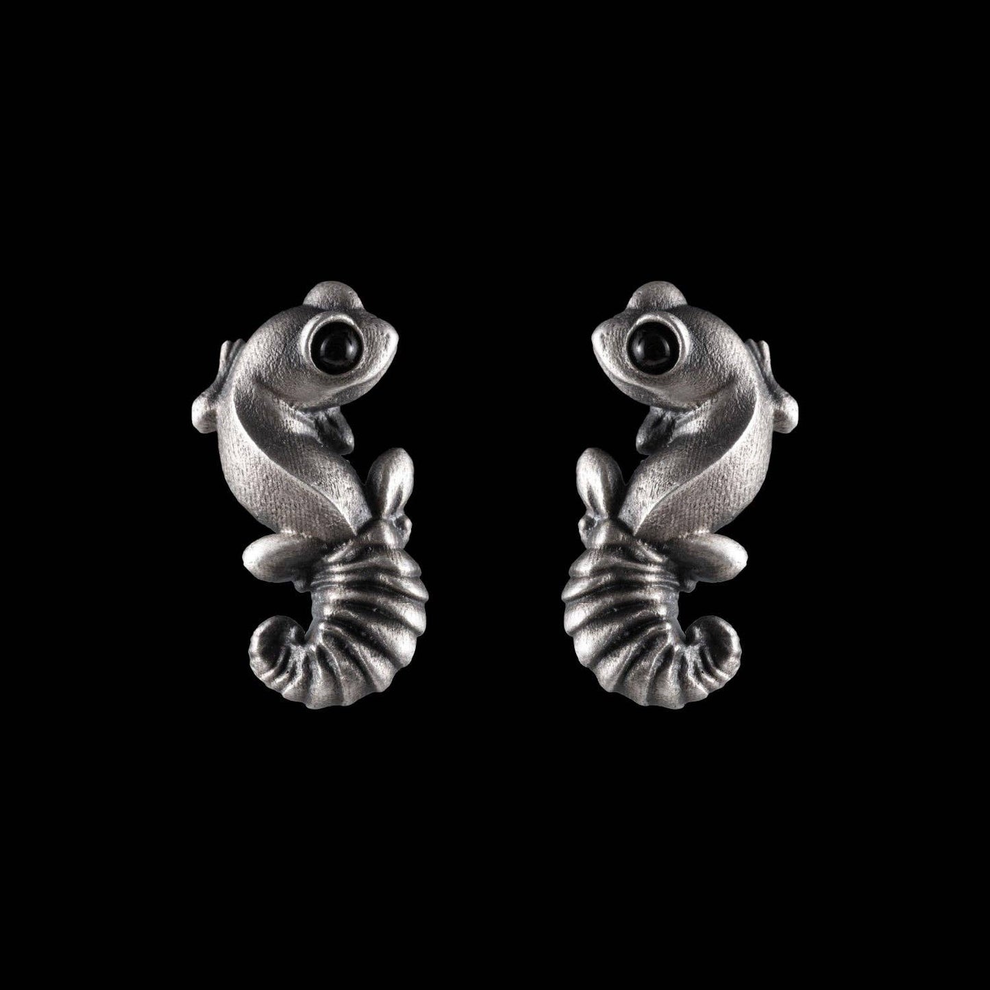 Coppertist.wu - Knob Tail Gecko Earrings: Oxidized Silver